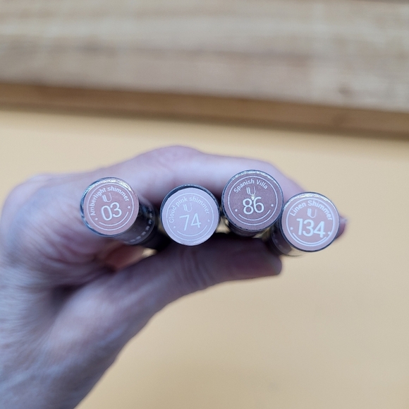 Luxaza 4-piece Eyeshadow Stick Palette with Brown Neutral Colors, New - Picture 5 of 5